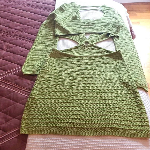 Forever 21 Green Knit Open Back And Side Dress with Ring Detail In Front. - Picture 9 of 9